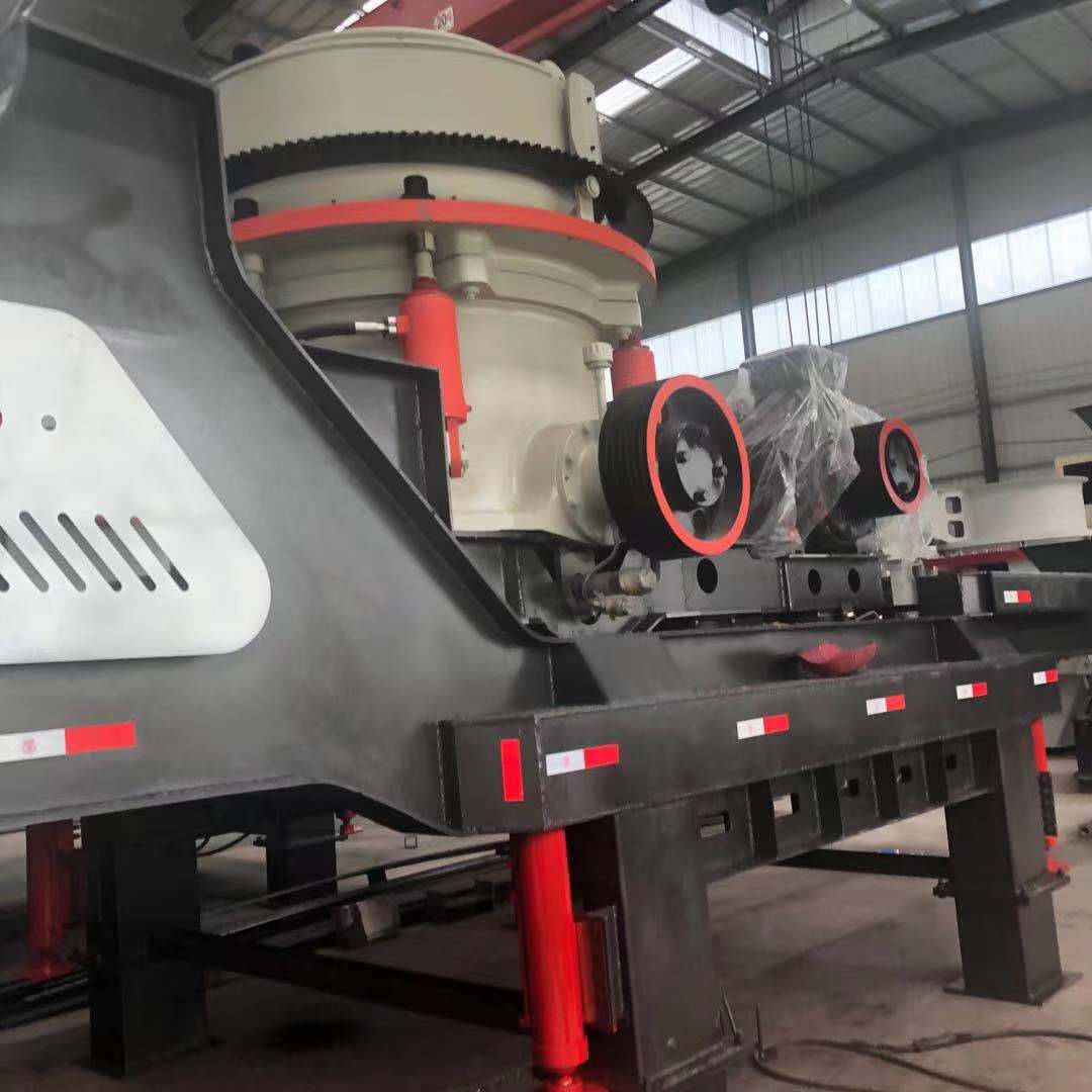 Conical mobile crushing station