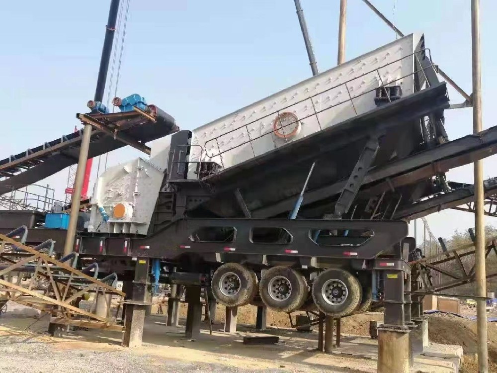 Cambodian customers purchased Rongde Machinery's mobile crushing station site