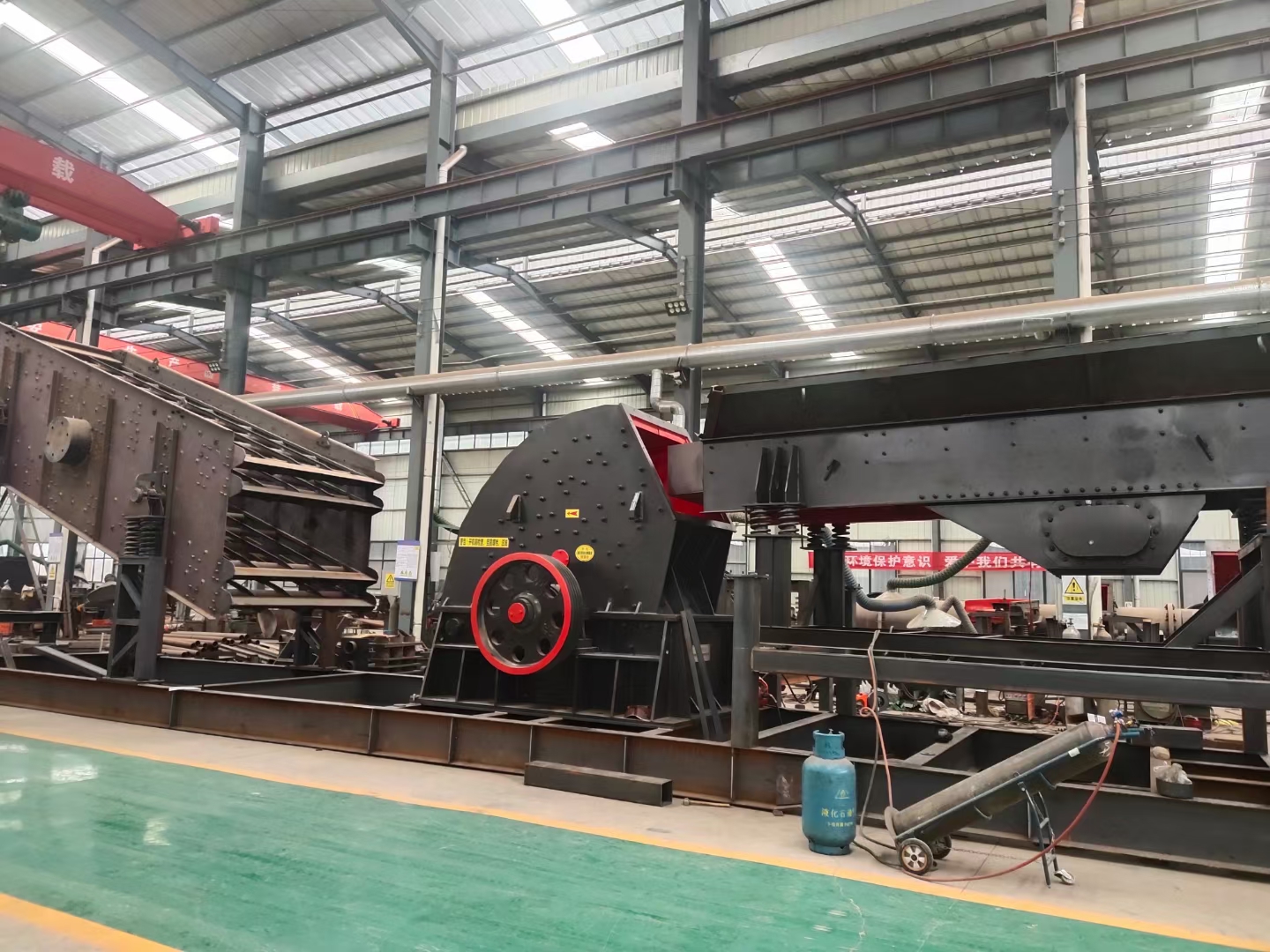 Heavy hammer mobile crushing station