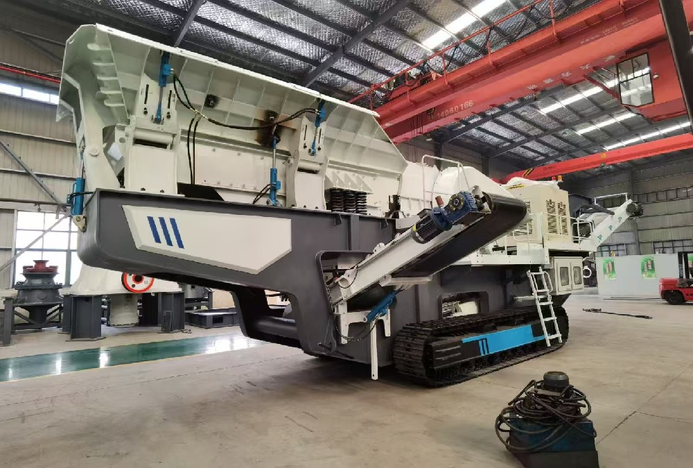 Crawler mobile crushing station